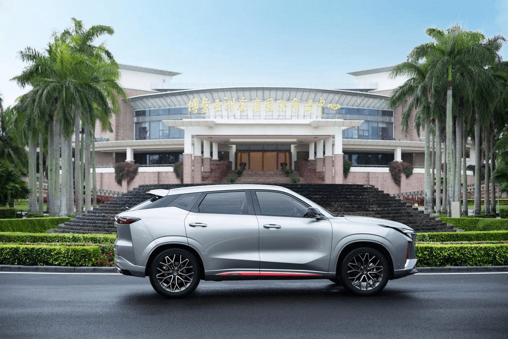 即将上市新车suv_2022款suv新车上市900马力_suv新车上市