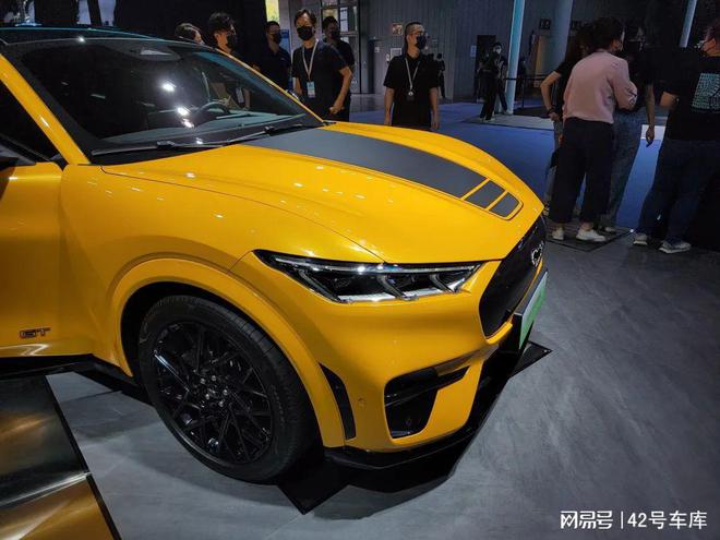 2022suv车型红色_进口大众车型suv车型_北汽suv车型7座suv