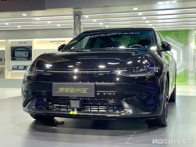 2022suv车型红色_北汽suv车型7座suv_进口大众车型suv车型