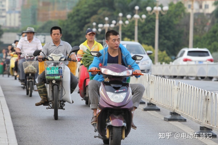 电动车轮胎没气能骑吗_独轮电动平衡车倒骑教学视频_电瓶车轮胎没气了硬骑