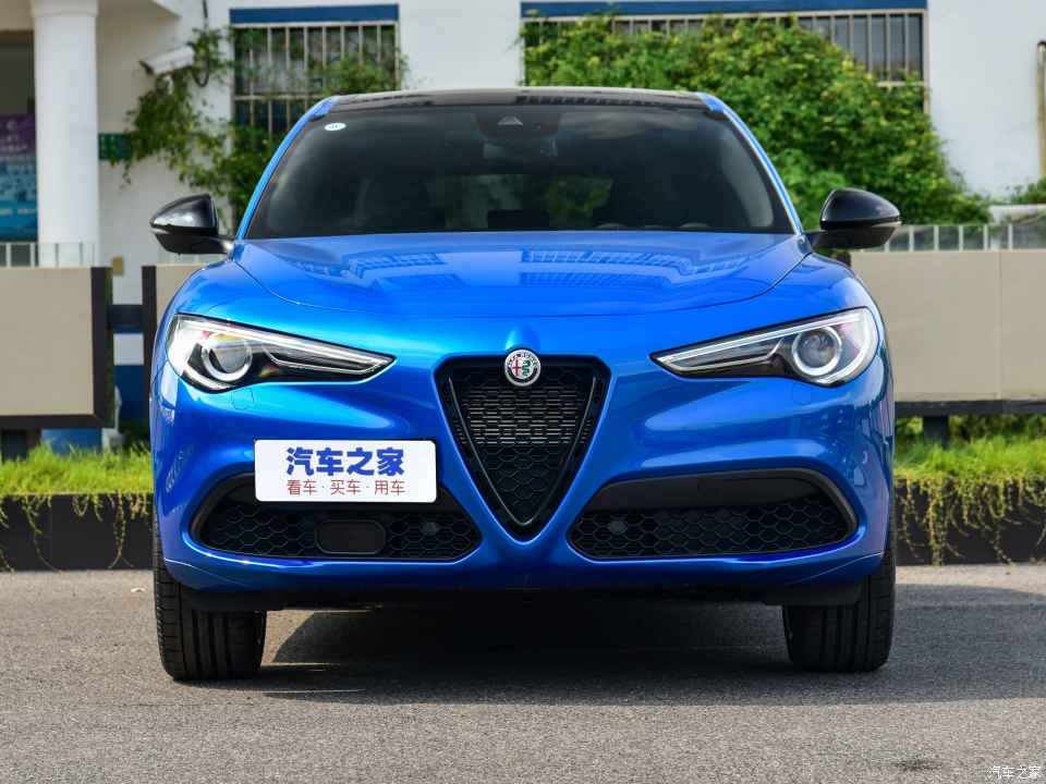 阿尔法·罗密欧 Stelvio 2022款 2.0T 280HP Veloce