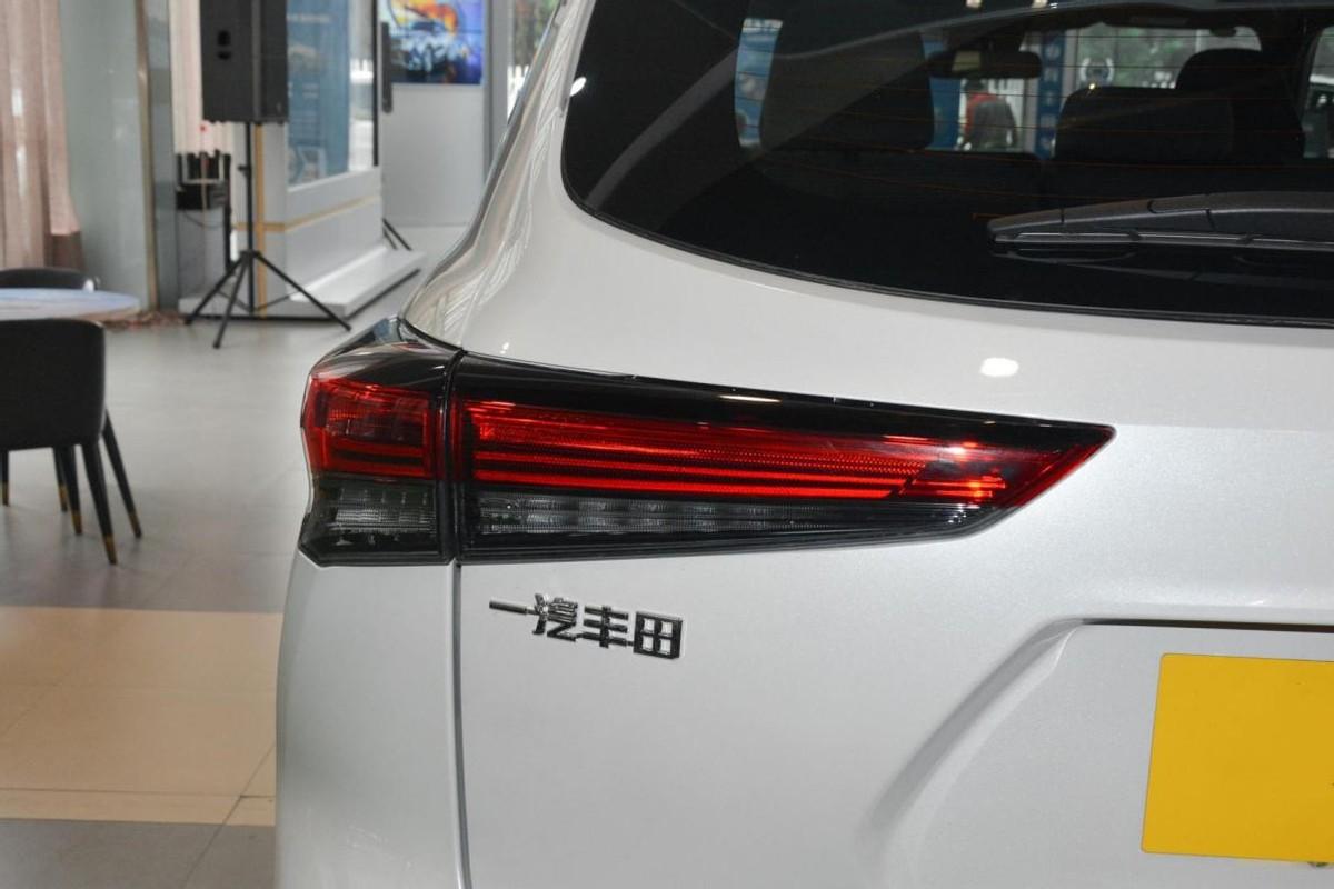 皇冠陆放suv2022全新款价格七座（27.58万起，标配混合动力）