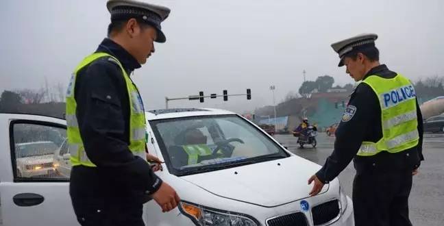 人伤交警扣车期限几天_交警扣摩托車车期限几天_跑高速伤车还是跑城市伤车