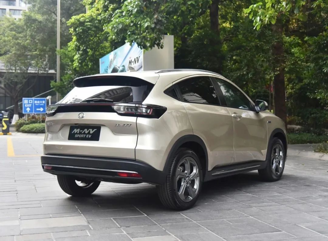 suv20左右_2021新款suv有哪些_新款车15万左右suv