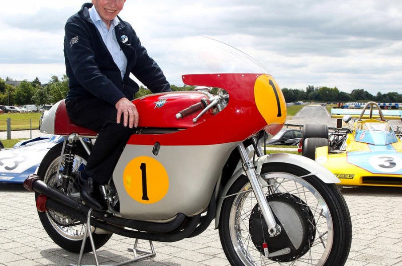 Aria-Label =“ 3 John Surtees”