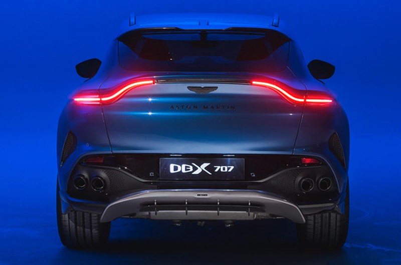 aria-label =“ 97 Aston Martin DBX 707汽车每日图像后部”